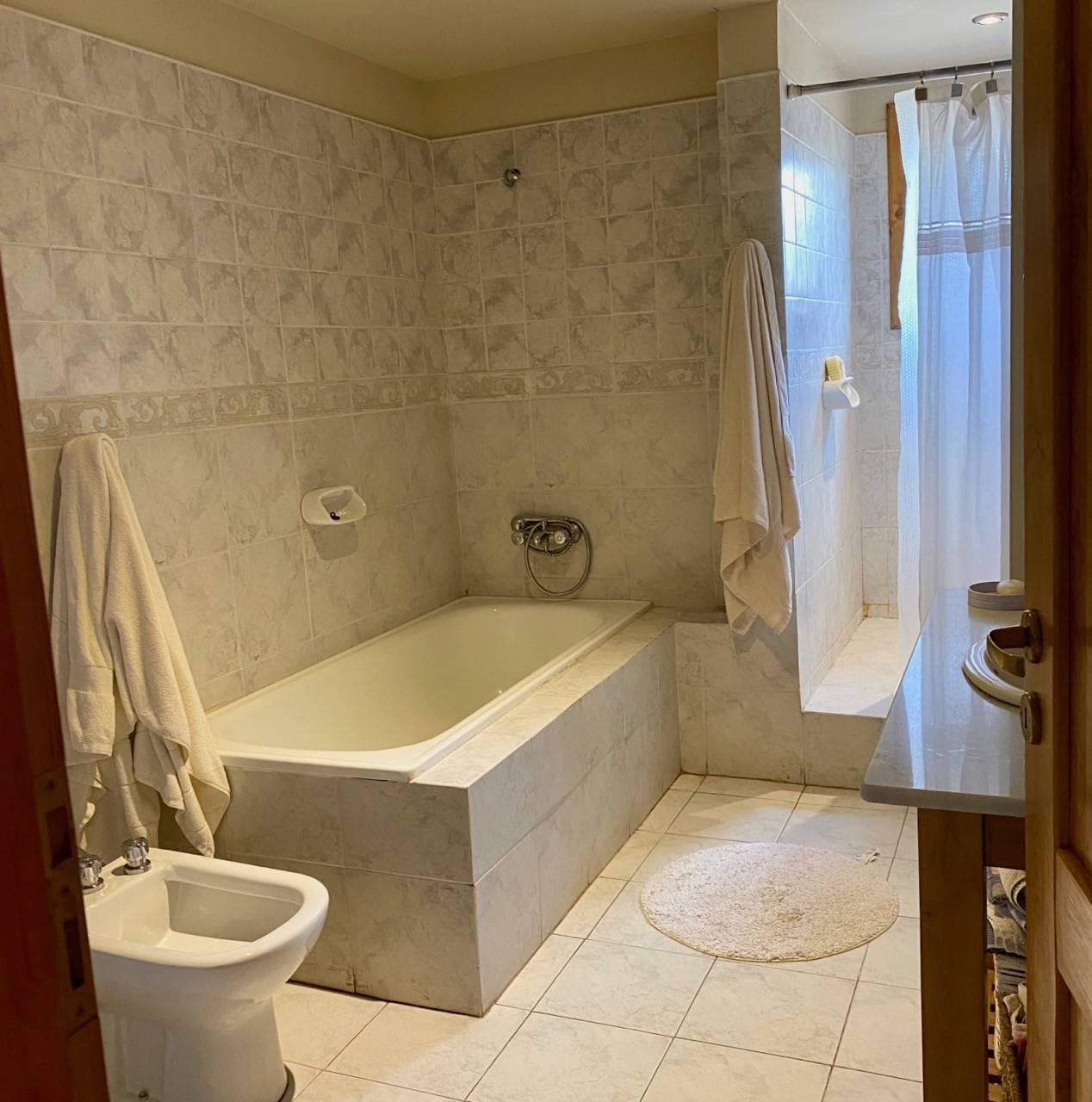 C166 - Casa de 4 dormitorios 260m2 en lote de 500m2 -  Alihuen Bajo 