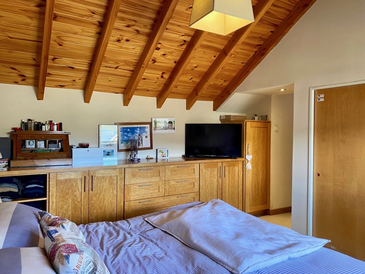 C166 - Casa de 4 dormitorios 260m2 en lote de 500m2 -  Alihuen Bajo 