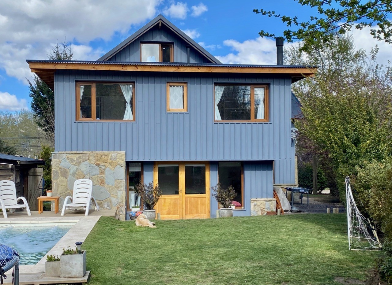 C166 - Casa de 4 dormitorios 260m2 en lote de 500m2 -  Alihuen Bajo 