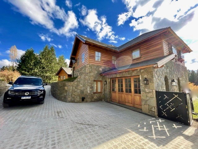 C204 - Excelente propiedad de  416 m2 en  9579 m2 - Chapelco Golf