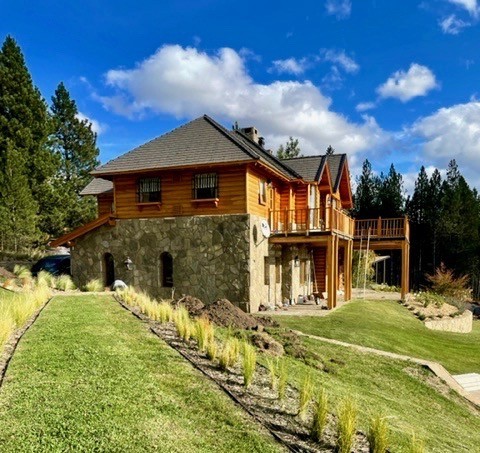 C204 - Excelente propiedad de  416 m2 en  9579 m2 - Chapelco Golf