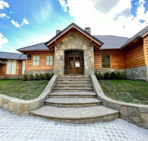 C204 - Excelente propiedad de  416 m2 en  9579 m2 - Chapelco Golf