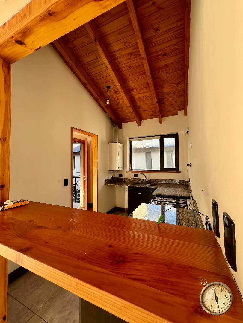 D102 - Departamento de 2 dormitorios - 55 m2 - Curruhuinca al 600 - Centro