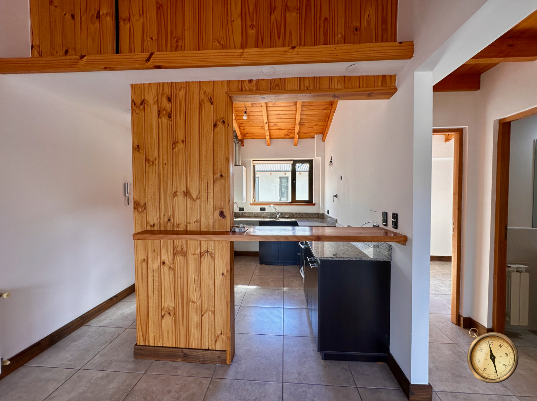 D102 - Departamento de 2 dormitorios - 55 m2 - Curruhuinca al 600 - Centro
