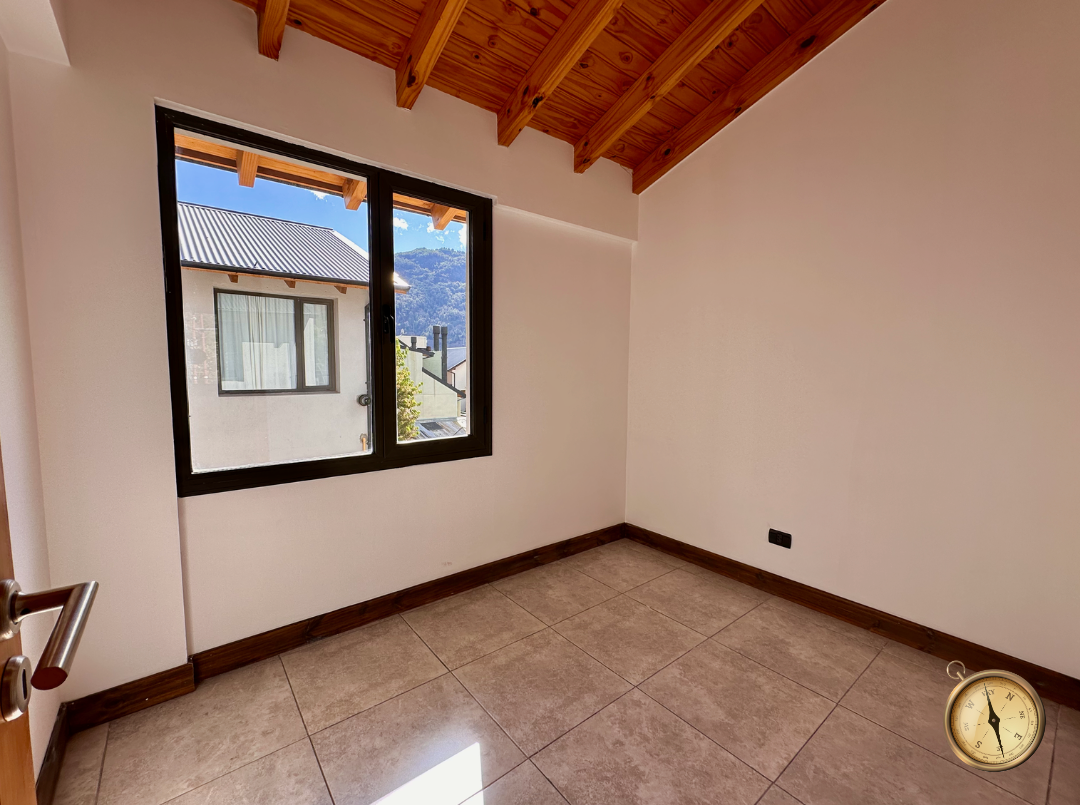 D102 - Departamento de 2 dormitorios - 55 m2 - Curruhuinca al 600 - Centro