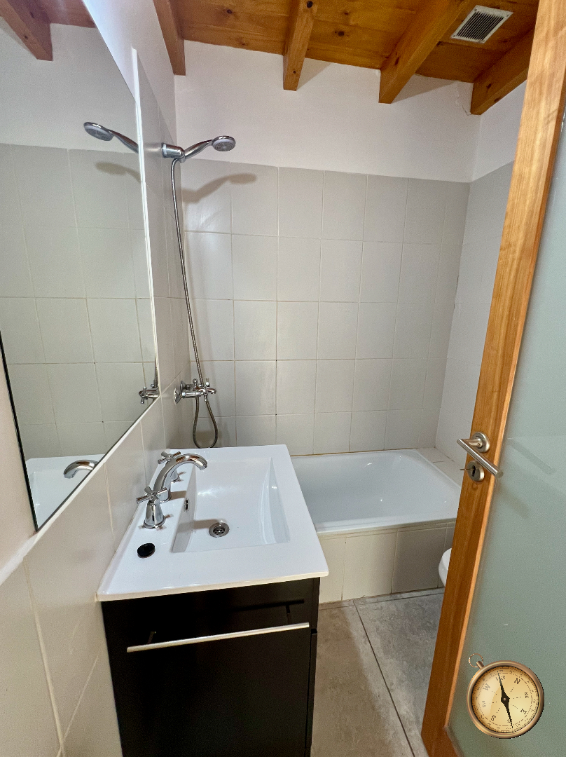 D102 - Departamento de 2 dormitorios - 55 m2 - Curruhuinca al 600 - Centro