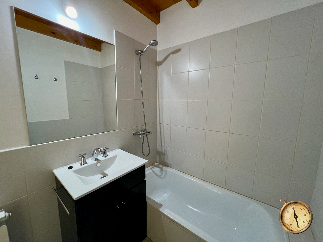 D102 - Departamento de 2 dormitorios - 55 m2 - Curruhuinca al 600 - Centro