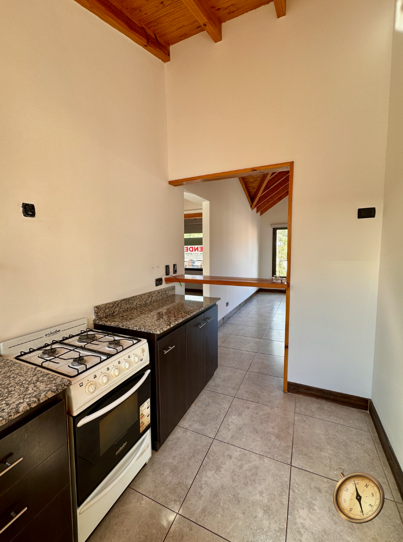 D102 - Departamento de 2 dormitorios - 55 m2 - Curruhuinca al 600 - Centro