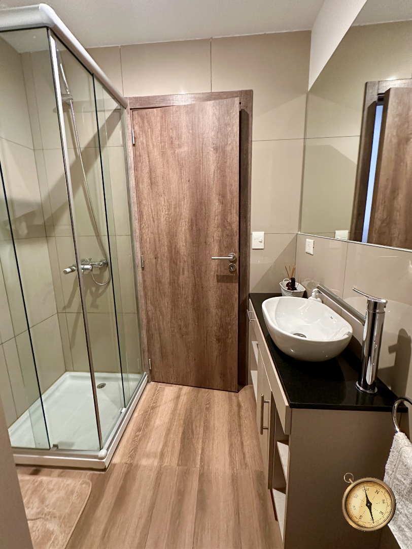 D236 - Departamento de 2 dormitorios  de 75m2 - Av San Martin y Rodhe Centro
