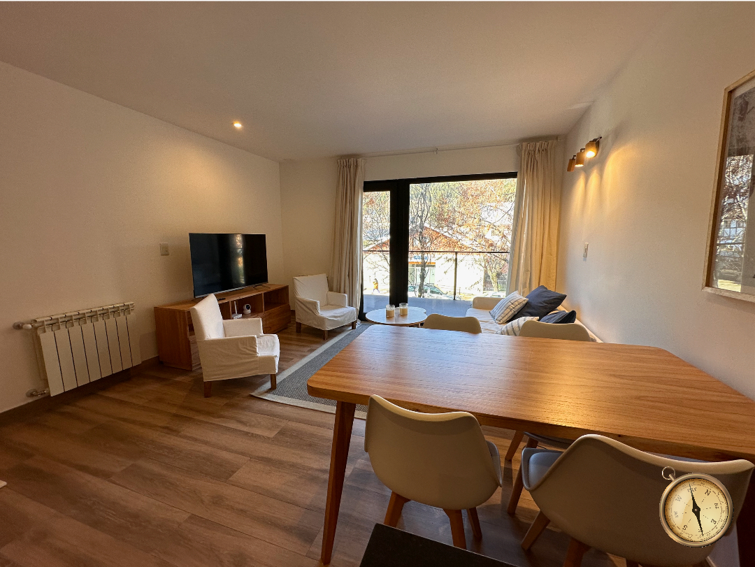 D236 - Departamento de 2 dormitorios  de 75m2 - Av San Martin y Rodhe Centro