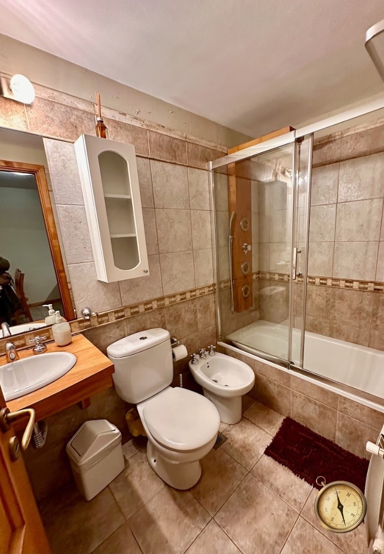 D254 - Departamento de un dormitorio con cochera -  Edificio con pileta-  Las Golondrinas -  M Moreno al 1100 -  Centro