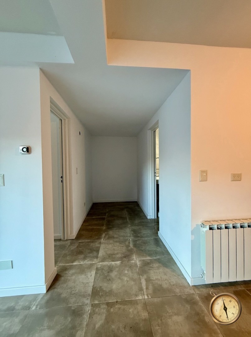 D256 - Departamento de un dormitorio a estrenar, con patio y cochera 49 m2-  R. Roca al 700 -  Centro