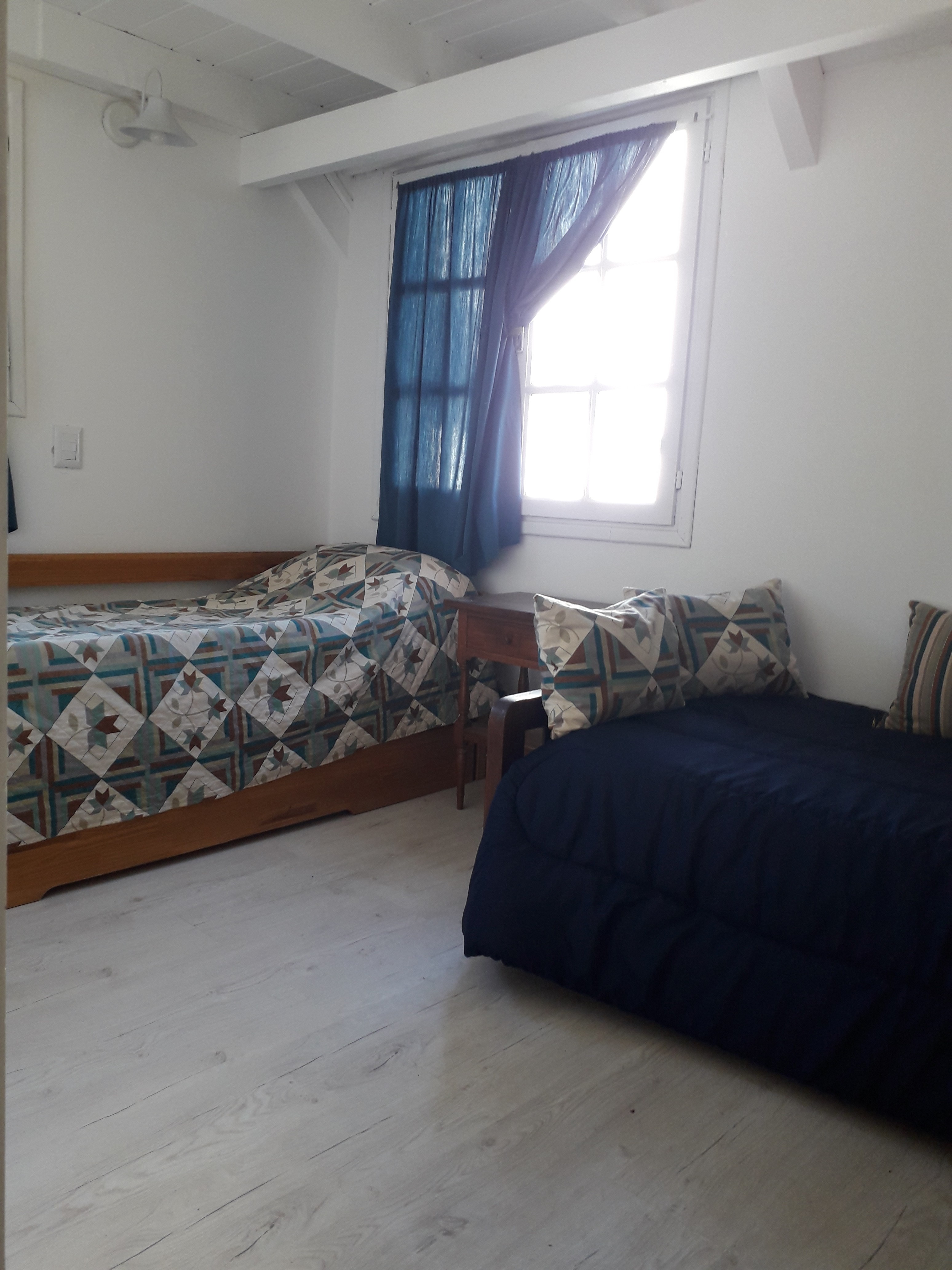 AL227 - Cabaña tres dormitorios sobre calle Los Cipreses- Centro