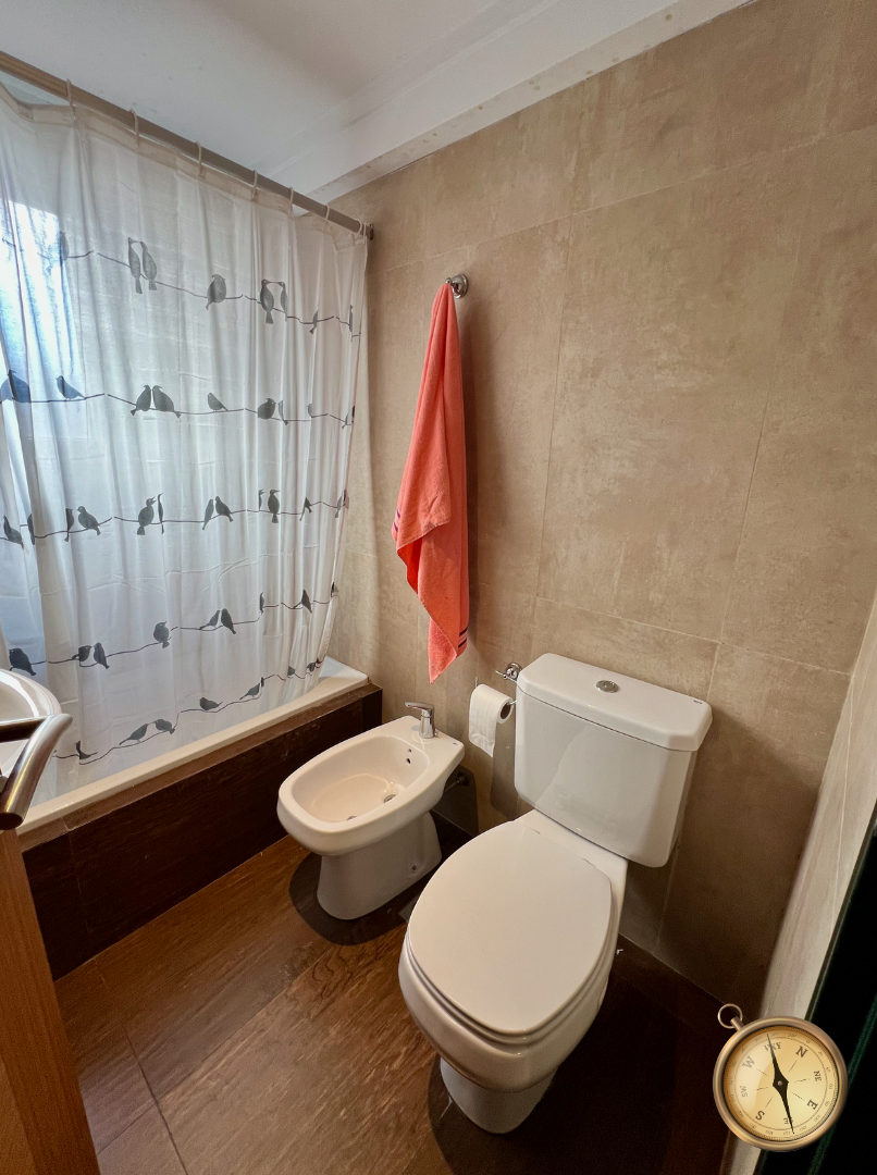 D239 -  Excelente departamento de 1 dormitorio  65m2 en Av. San Martin al 300 - Centro 