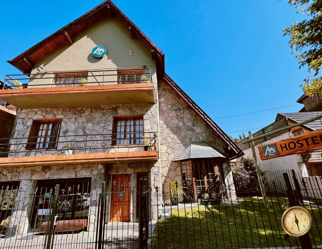 ET011 - Hostel Boutique - 400 m2 en lote de 540 m2 - Av Koessler 1500 - Centro