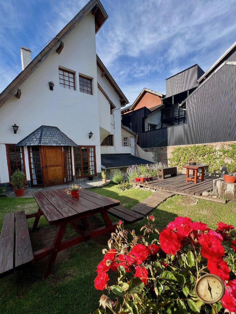 ET011 - Hostel Boutique - 400 m2 en lote de 540 m2 - Av Koessler 1500 - Centro
