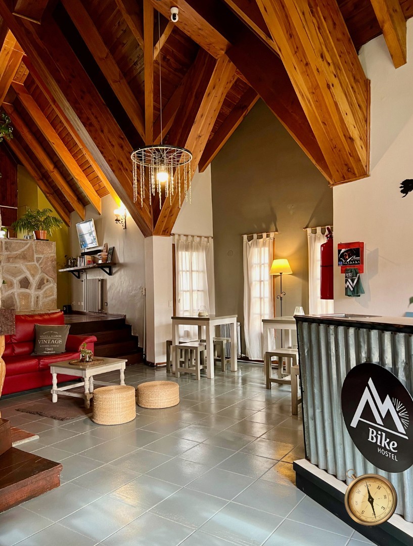ET011 - Hostel Boutique - 400 m2 en lote de 540 m2 - Av Koessler 1500 - Centro