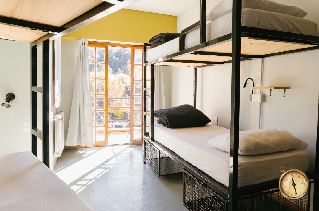ET011 - Hostel Boutique - 400 m2 en lote de 540 m2 - Av Koessler 1500 - Centro