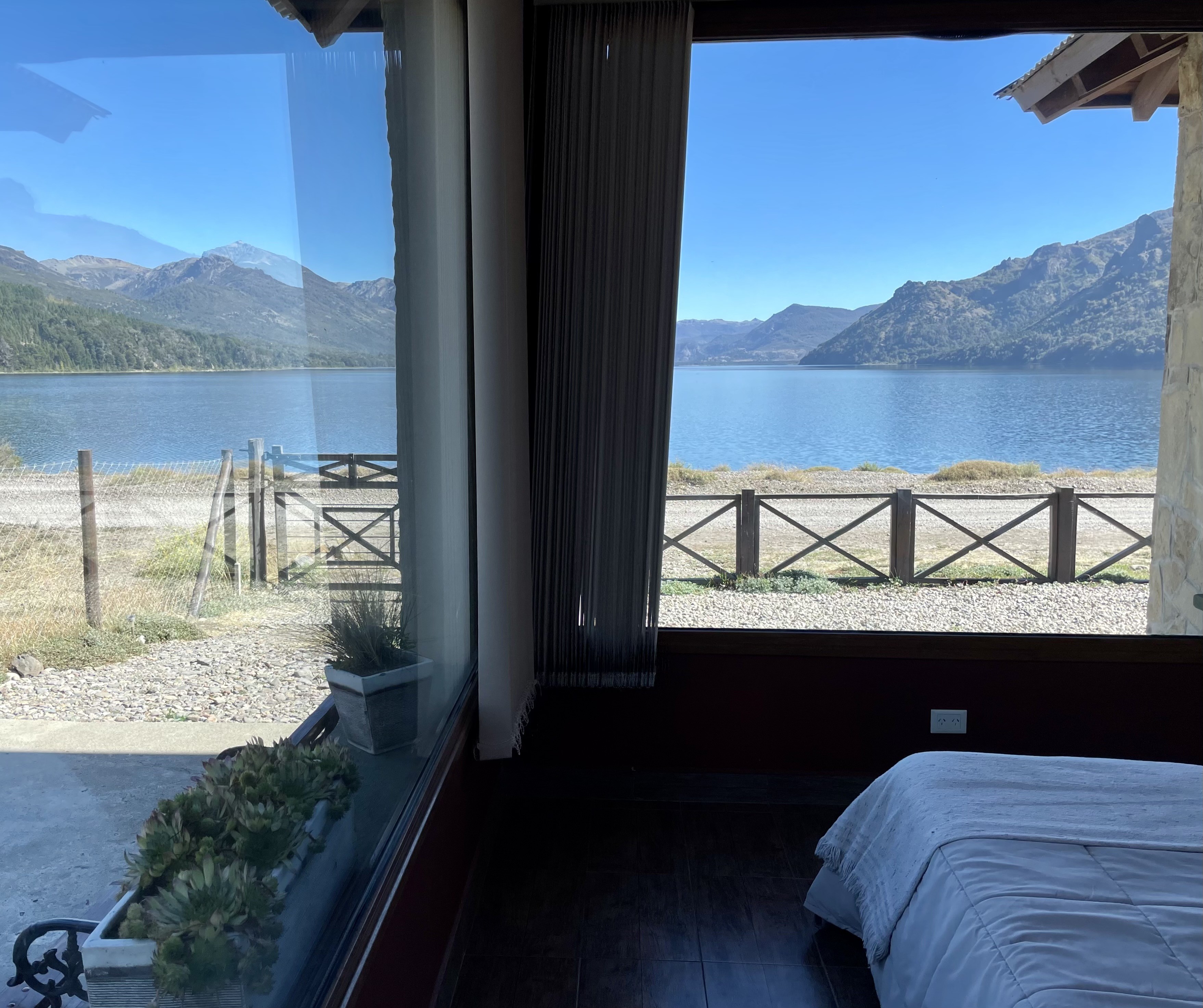 CM072 - Excelente propiedad frente al Lago - 300 m2 en lote de 1000 m2 - Meliquina