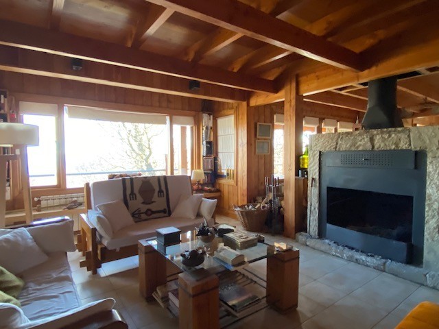 C185- Casa de 3 dormitorios 250 m2 en lote de 2547 m2 - Miralejos