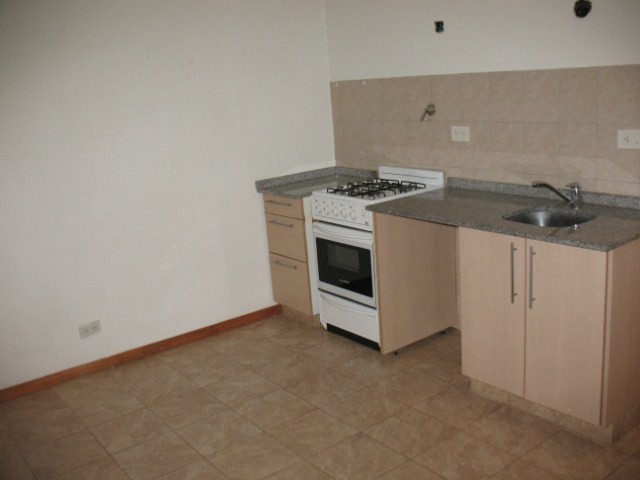 AL231 - Departamento 1 dorm 29m2 con patio - Av San Martin al1300. Centro 