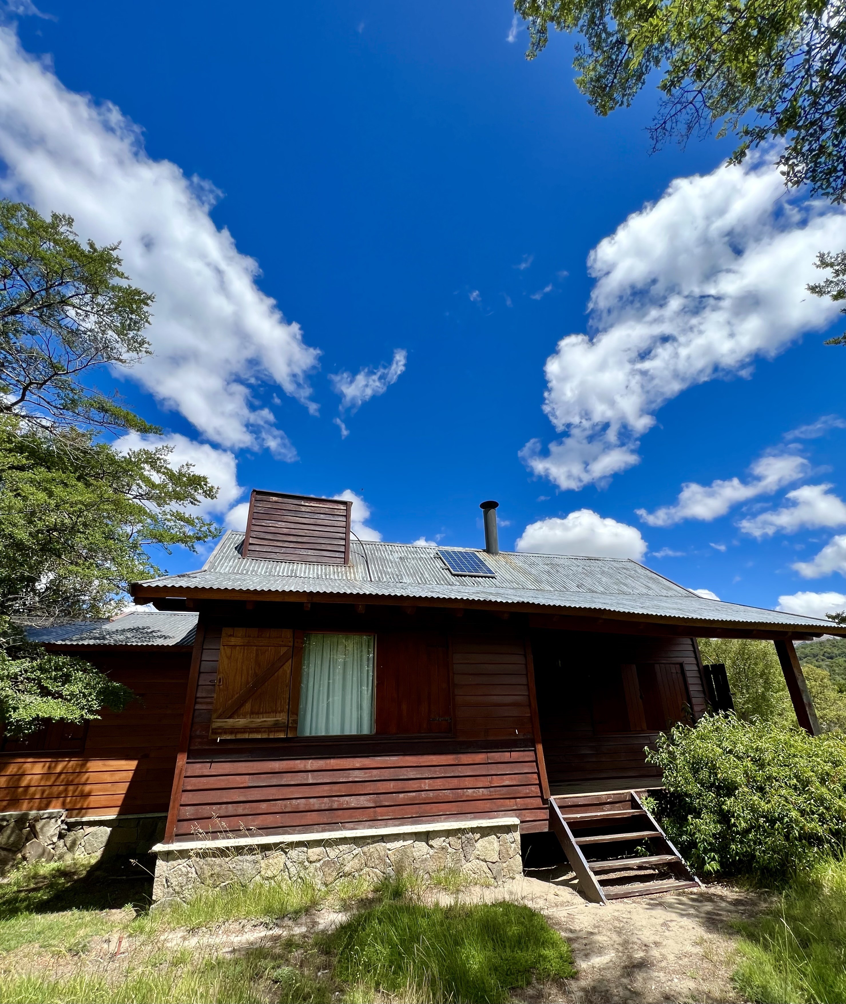 LM004 -  CASA  frente al Lago Meliquina Peninsula. Lote de 3350 m2