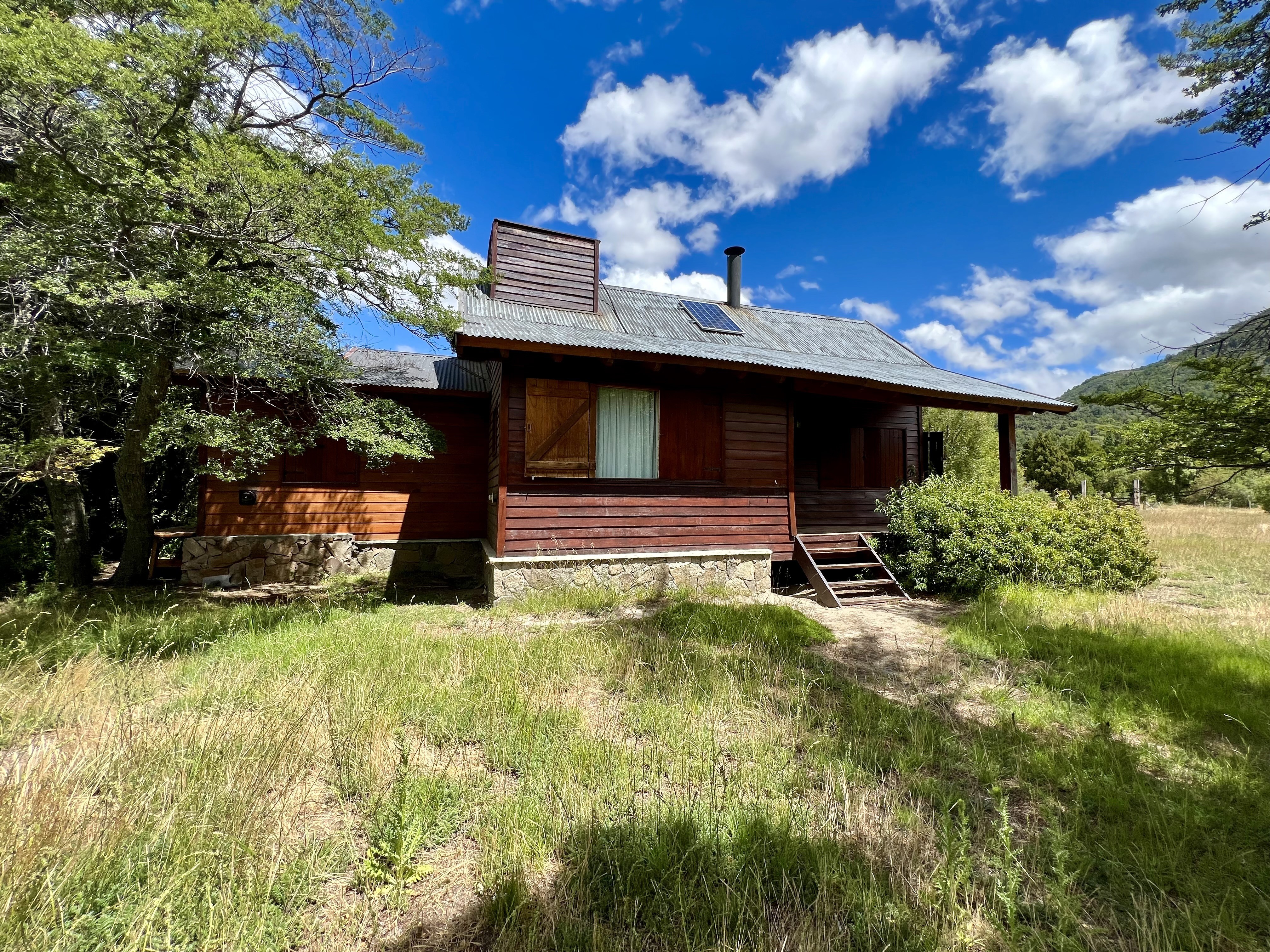 LM004 -  CASA  frente al Lago Meliquina Peninsula. Lote de 3350 m2
