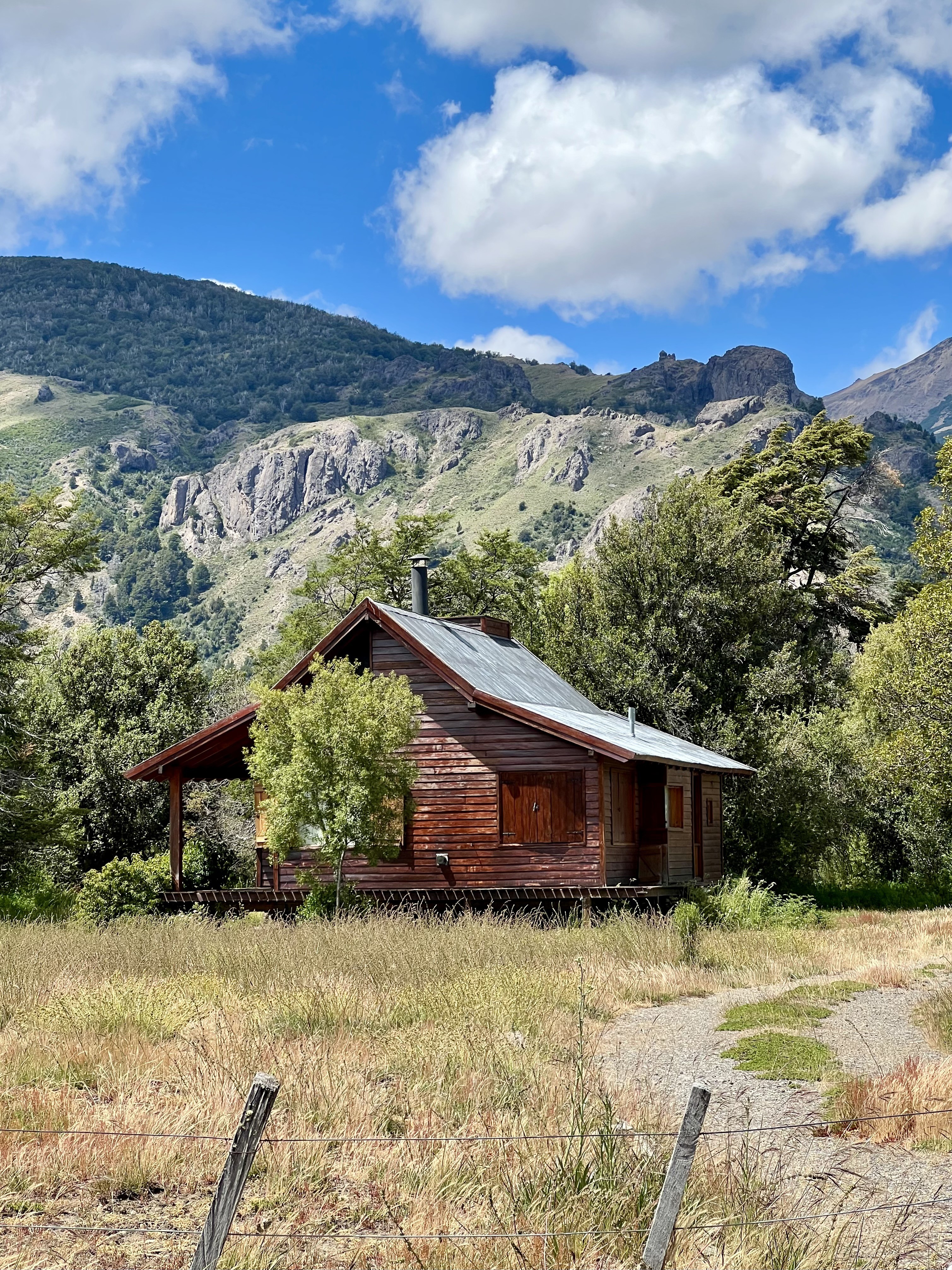 LM004 -  CASA  frente al Lago Meliquina Peninsula. Lote de 1600 m2