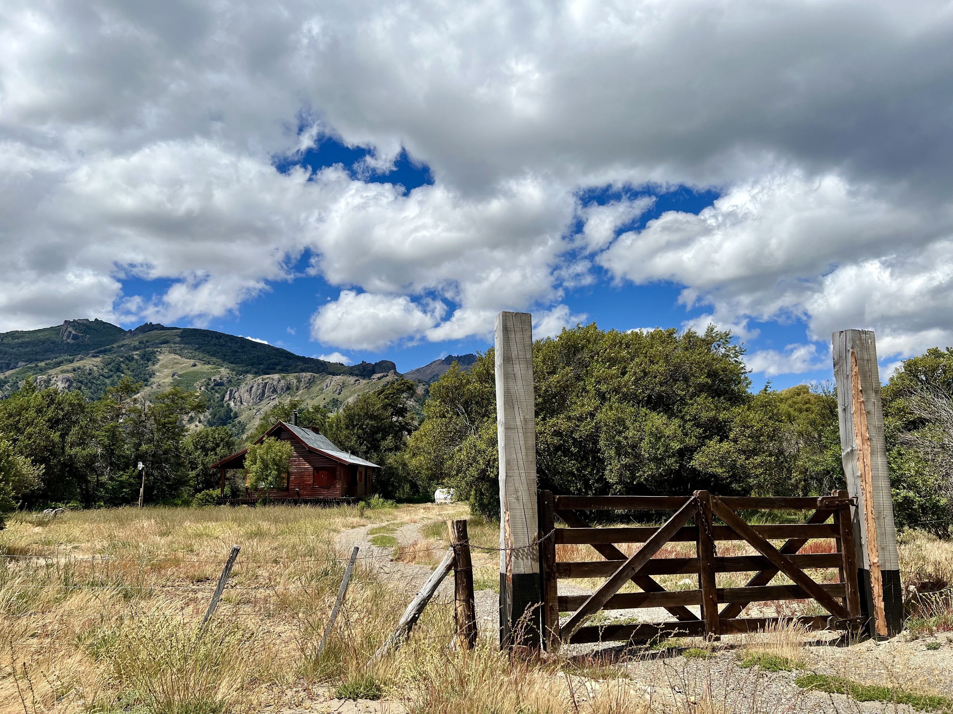 LM004 -  CASA  frente al Lago Meliquina Peninsula. Lote de 1600 m2