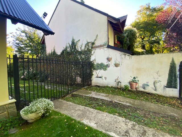 C203 - Casa de 5 dormitorios 265 m2 en lote de 500 m2 -Rivadavia esq Obeid - Centro