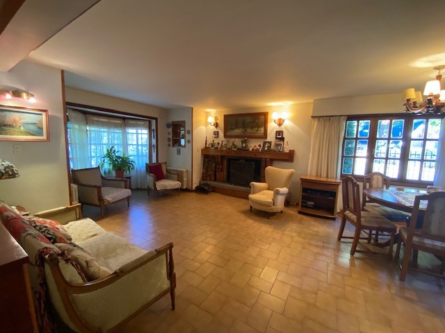 C203 - Casa de 5 dormitorios 265 m2 en lote de 500 m2 -Rivadavia esq Obeid - Centro