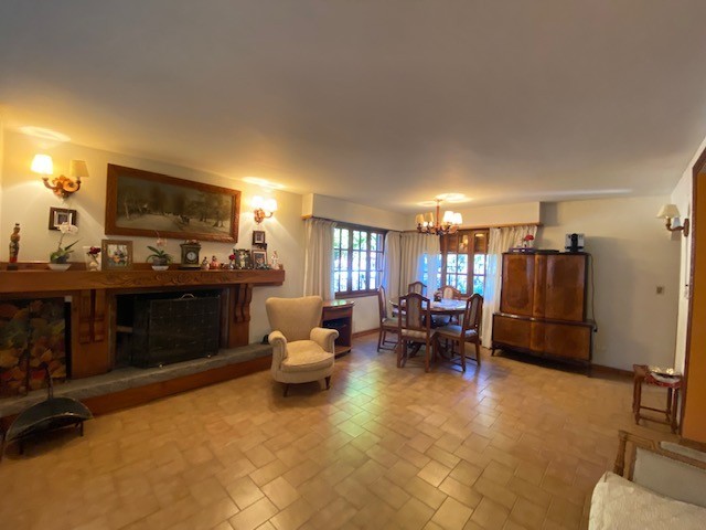 C203 - Casa de 5 dormitorios 265 m2 en lote de 500 m2 -Rivadavia esq Obeid - Centro