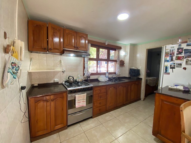 C203 - Casa de 5 dormitorios 265 m2 en lote de 500 m2 -Rivadavia esq Obeid - Centro