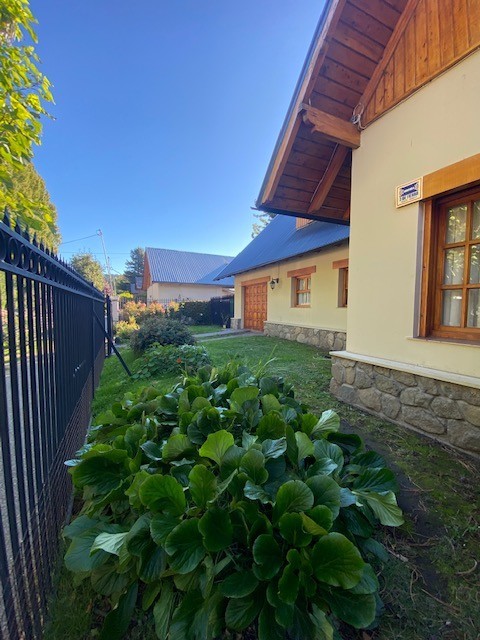C203 - Casa de 5 dormitorios 265 m2 en lote de 500 m2 -Rivadavia esq Obeid - Centro