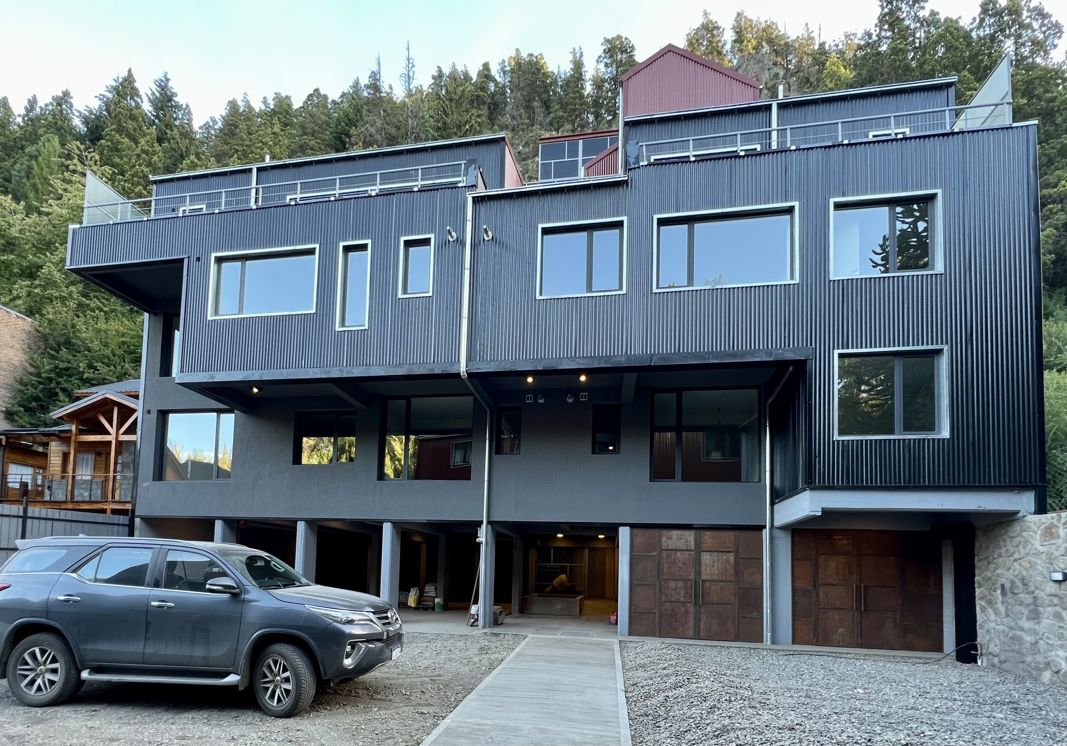 D210 - Departamento  de 1 dormitorio con terraza  y cochera - 61 m2 y 6,5 m2  - Bajada de los Andes - Zona Centro