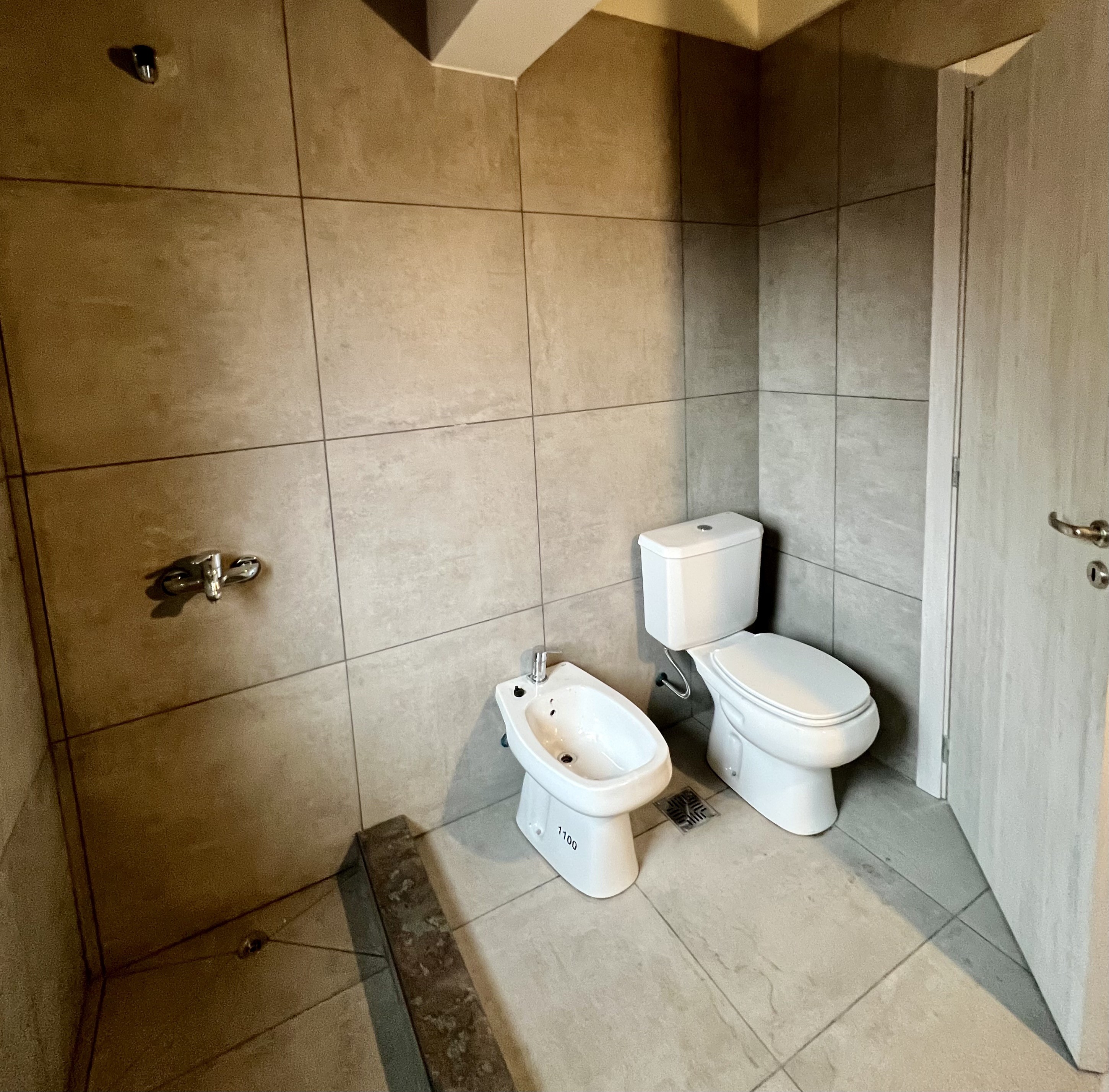 D210 - Departamento  de 1 dormitorio con terraza  y cochera - 61 m2 y 6,5 m2  - Bajada de los Andes - Zona Centro