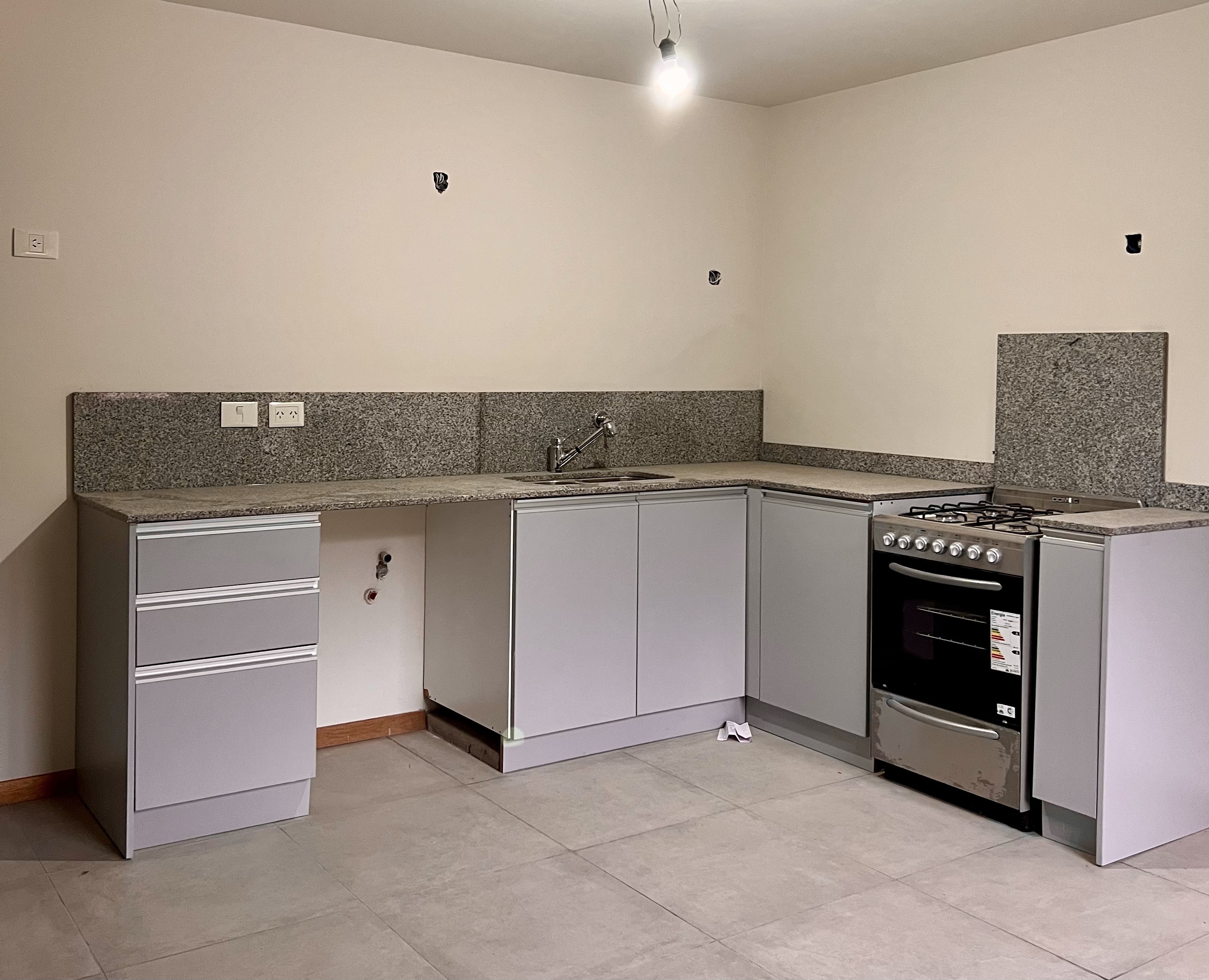 D210 - Departamento  de 1 dormitorio con terraza  y cochera - 61 m2 y 6,5 m2  - Bajada de los Andes - Zona Centro