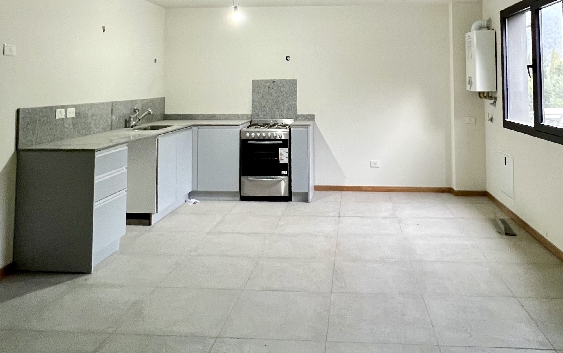 D210 - Departamento  de 1 dormitorio con terraza  y cochera - 61 m2 y 6,5 m2  - Bajada de los Andes - Zona Centro
