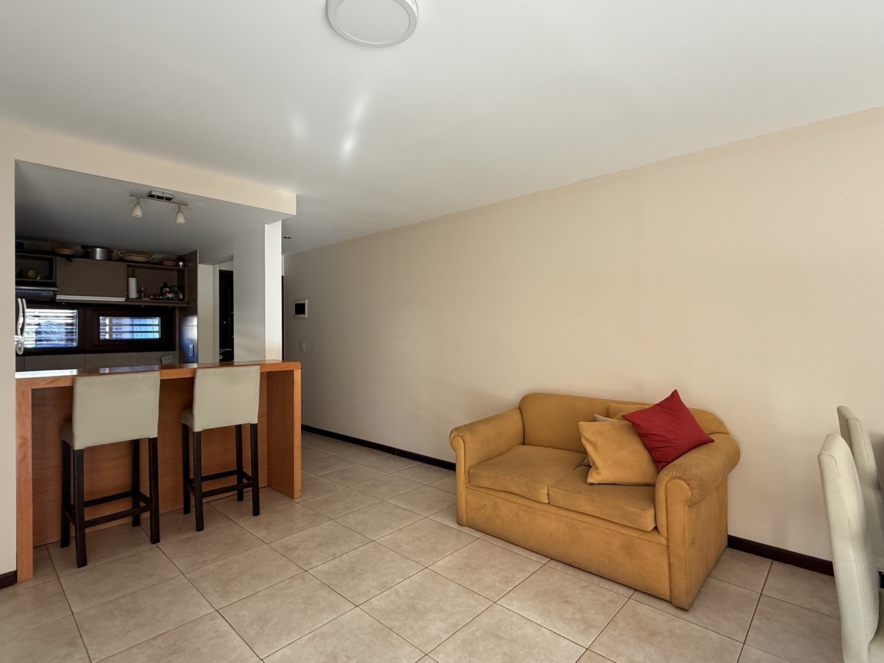 AL229 - Departamento de 2 dormitorios con balcon  - Calderon al 800 - Centro