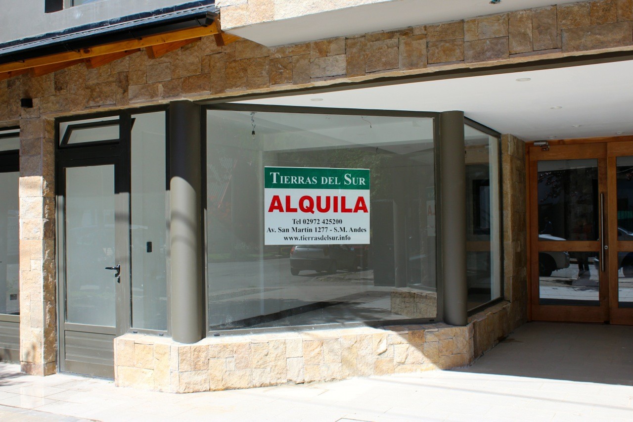 AC024 - Local en muy buena zona céntrica - Curruhuinca al 700