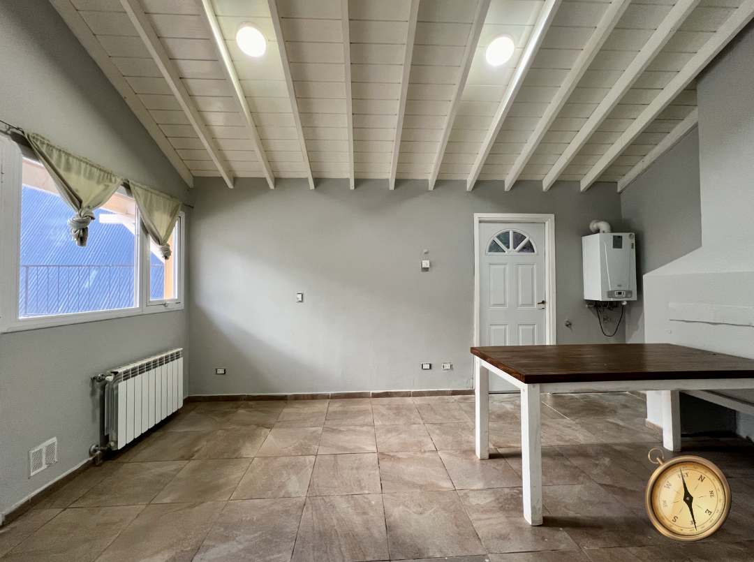 D240 -  Departamento de 2 dormitorios en planta baja de 60m2 en Pasaje Bandurrias - Centro 