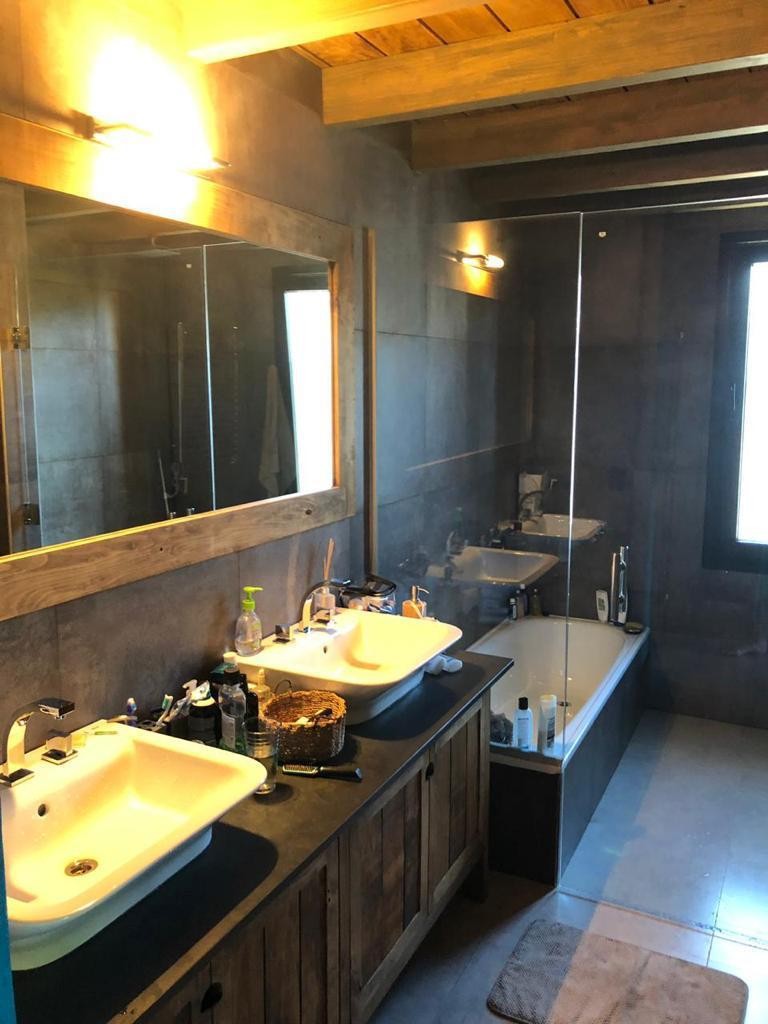 C202 - Casa de 3 dormitorios 300 m2 en lote de 1650 m2 - Cascada Chica