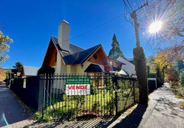 C203 - Casa de 5 dormitorios 265 m2 en lote de 500 m2 -Rivadavia esq Obeid - Centro