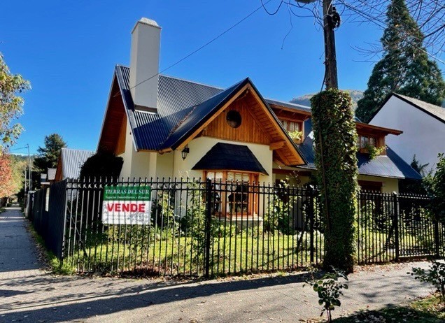 C203 - Casa de 5 dormitorios 265 m2 en lote de 500 m2 -Rivadavia esq Obeid - Centro