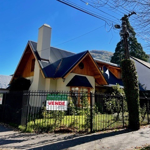 C203 - Casa de 5 dormitorios 265 m2 en lote de 500 m2 -Rivadavia esq Obeid - Centro