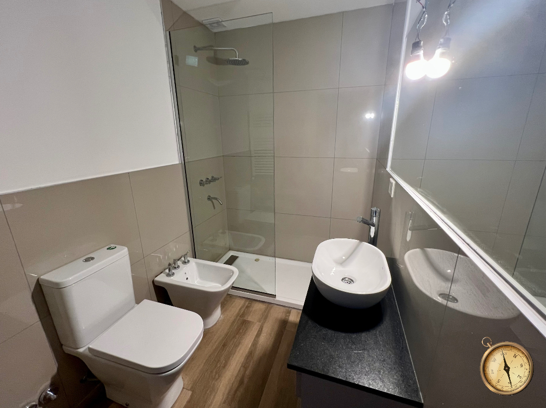 D168 - Departamentos de 2 dormitorios  - 78m 2 - Av San Martin y Rodhe Centro