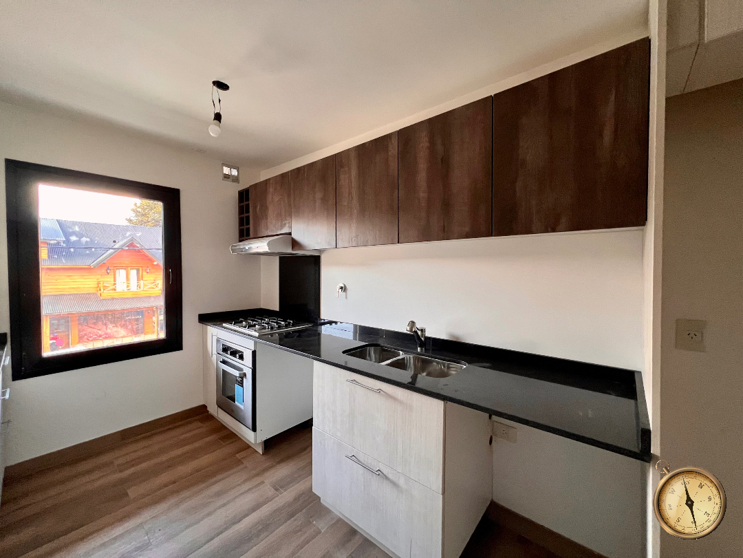 D168 - Departamentos de 2 dormitorios  - 78m 2 - Av San Martin y Rodhe Centro