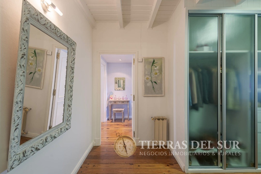 C228 - Espectacular Propiedad de 5 dormitorios - 336 m2 - Rivadavia al 900 - Centro