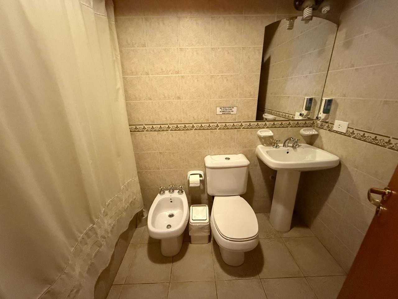 AL232 - Cabaña 2 dormitorios sobre calle Cipreses . Uso profesional 