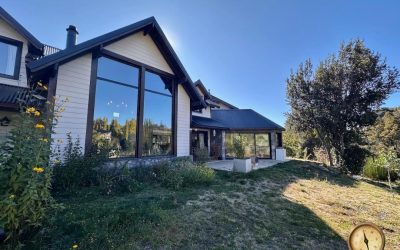 C258 – Casa y departamento con costa de arroyo y vistas a la cascada – 10.000m2 – Altos de Chapelco